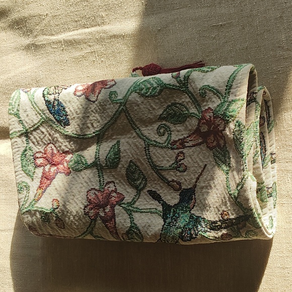 HUMMINGBIRD TABLE RUNNER - Picture 7 of 7